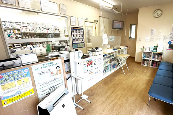 かつみ薬局　内観